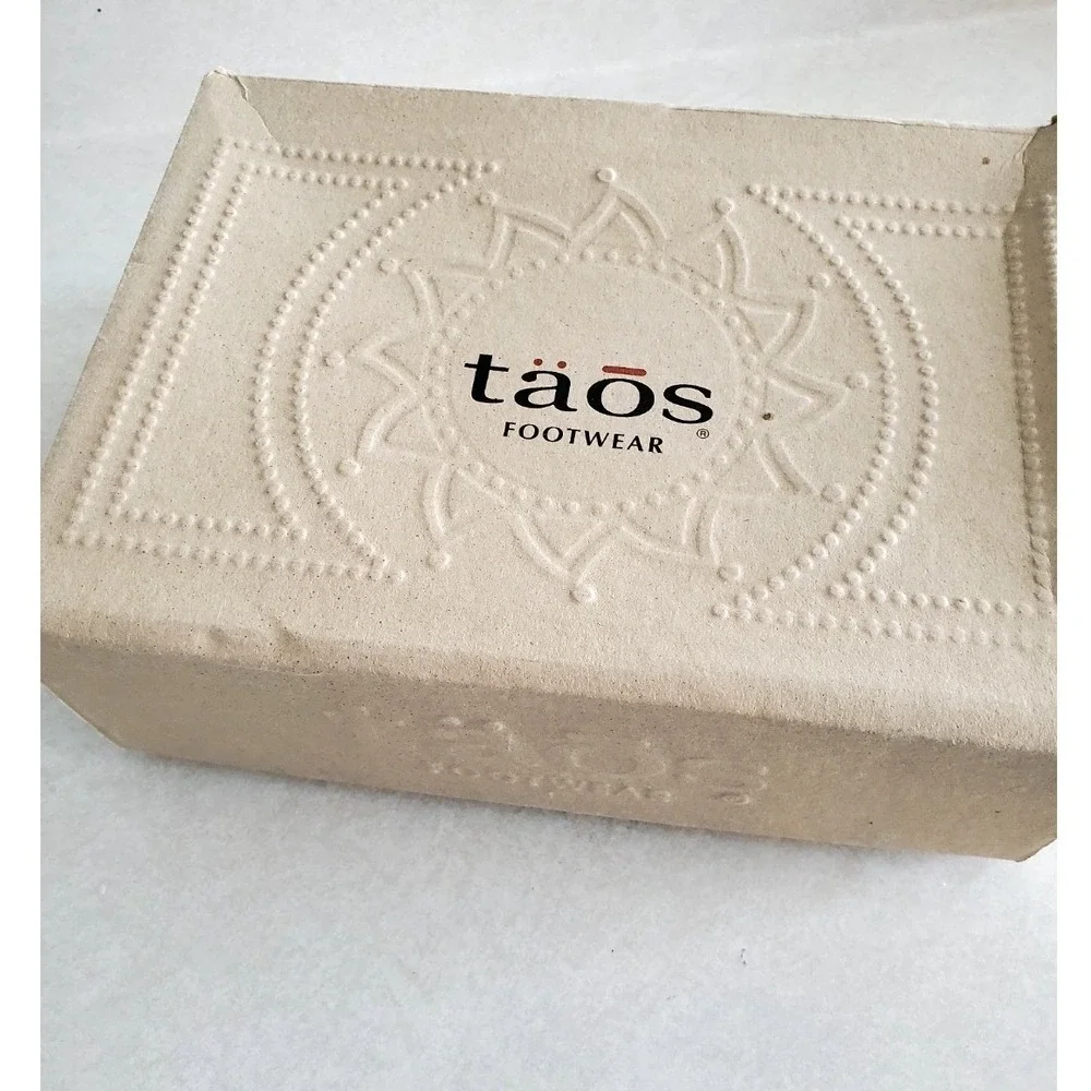 Taos Carousel Wedge Sandals Graphite Leather Medallion Comfort CAR-3209 9-9.5
